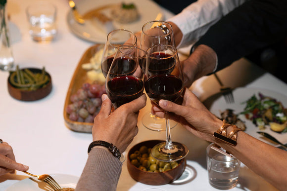 ÁLCOOL E METABOLISMO NO FINAL DO ANO: SUA AÇÃO E COMO MINIMIZAR OS IMPACTOS.