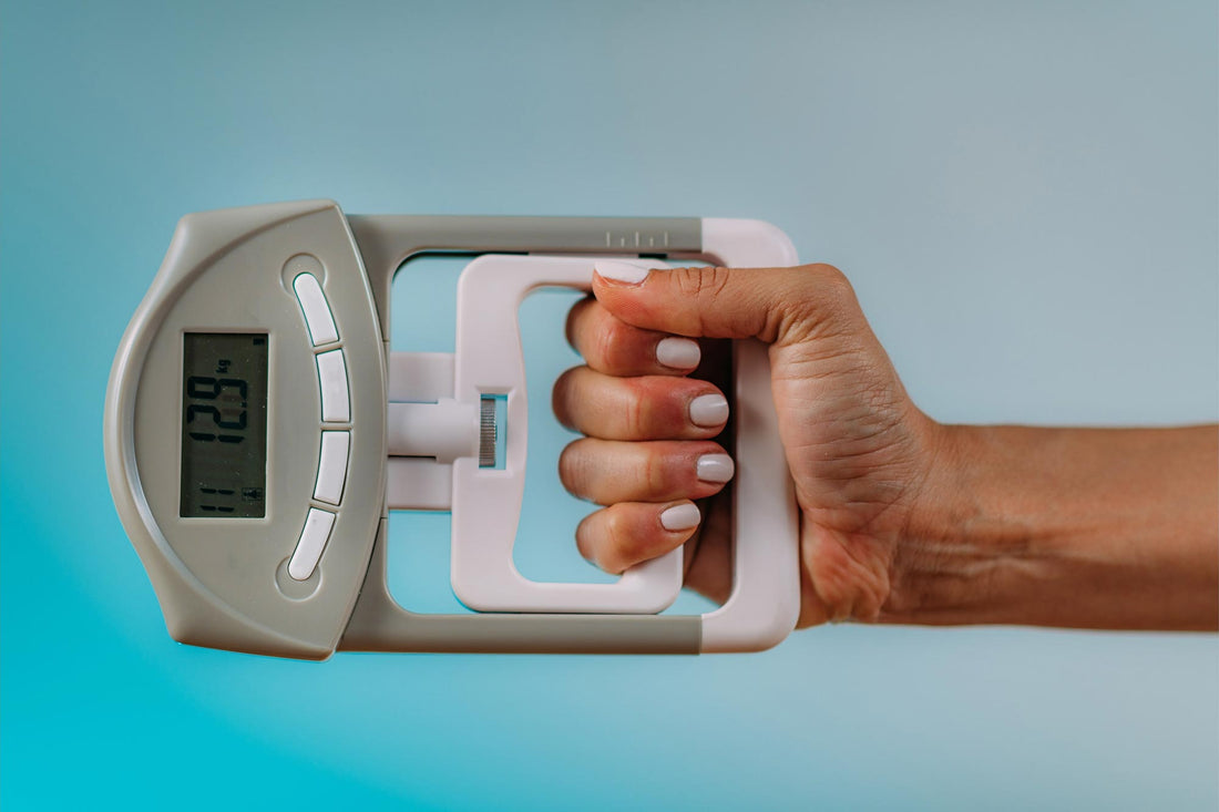 Handgrip strength - O que a ciência diz sobre a força de  preensão das suas mãos